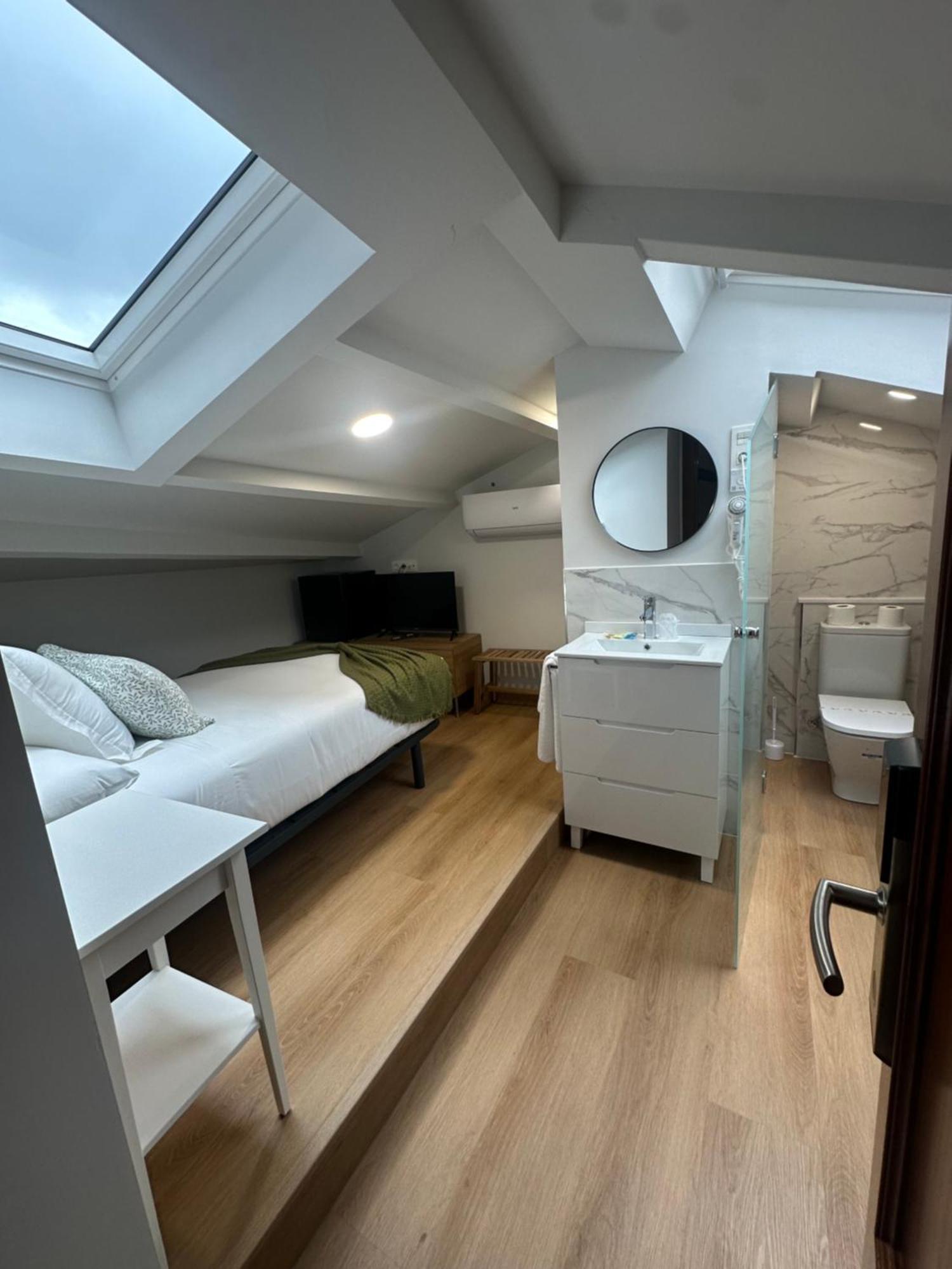 Hotel Villalegre Aviles Bagian luar foto